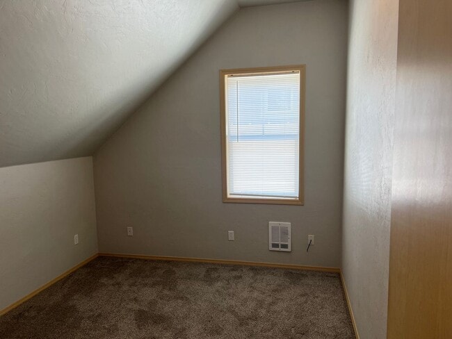 Building Photo - 2 bedroom apartment in a great neighborhood!