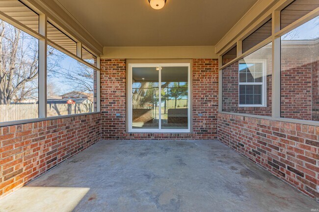 Building Photo - 441 Lawrence Dr