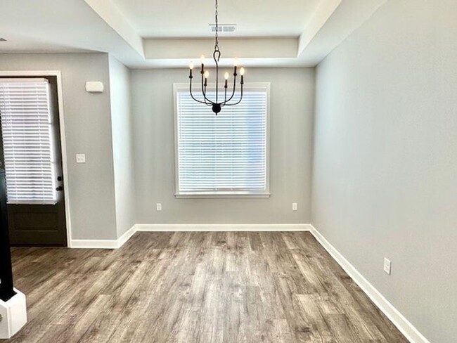 Building Photo - Available Now! 4-Bedroom 2.5 Bath Home in ...