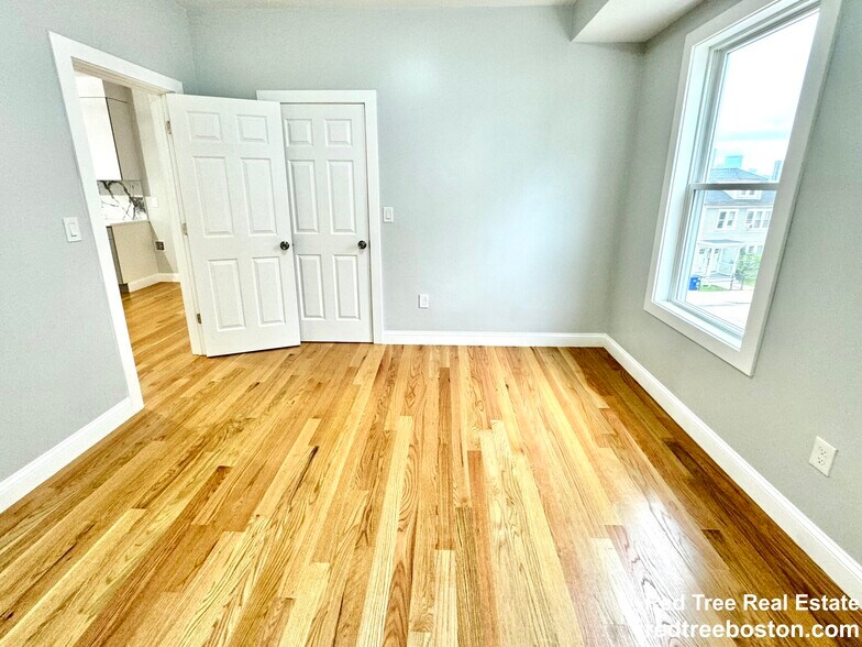 Building Photo - 190 Hillside St