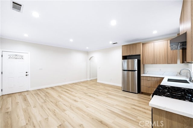 Building Photo - 720 E Windsor Rd