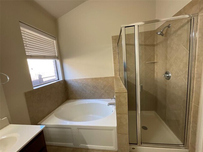 Building Photo - 303 Steer Acres Ct