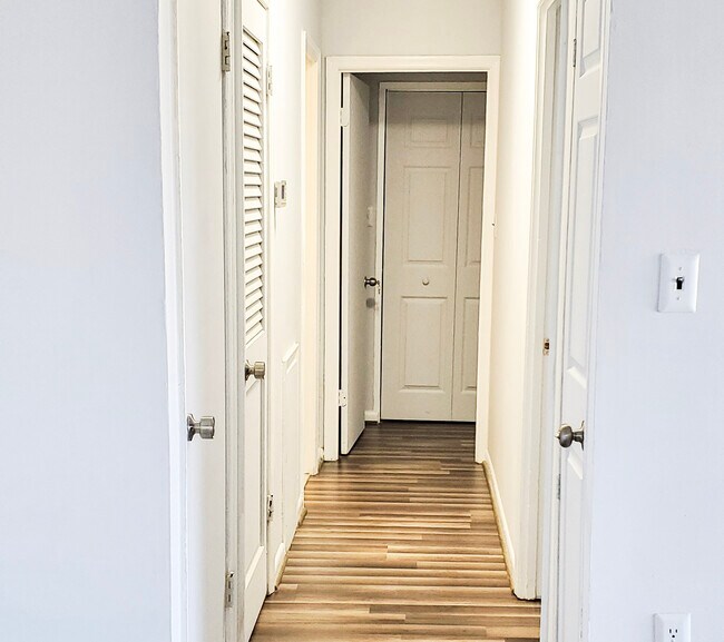 Building Photo - 7165 Cross St