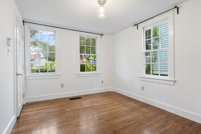 Building Photo - 624 Quinnipiac Ave