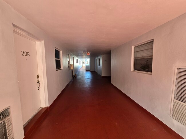 Building Photo - 120 ROYAL PALM Rd