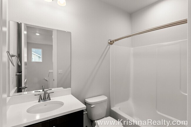 Building Photo - Beautiful 3-Bed | 2.5-Bath Townhome | Expansive Private Outdoor Space | Reeds Crossing