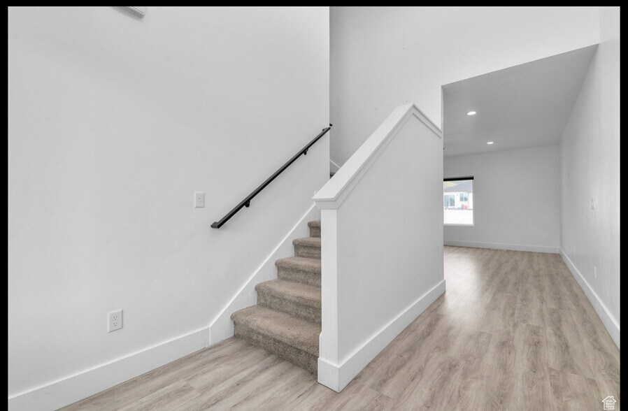 Building Photo - 711 W 660 S