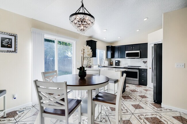 Building Photo - 14229 Shenandoah St