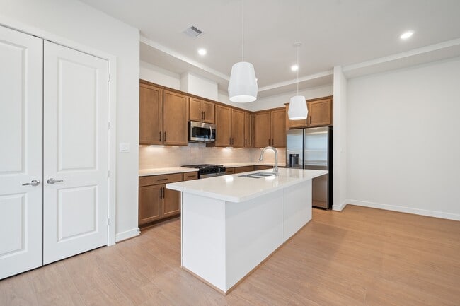 Building Photo - 24402 Colonial Willow Dr