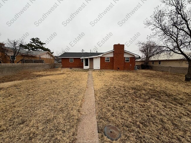 Building Photo - Cute 3 bedroom 2 bath brick home.