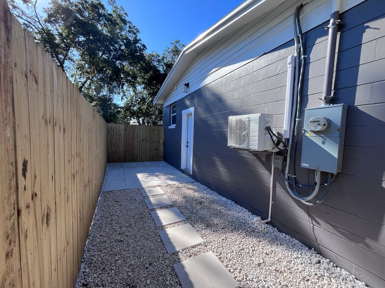 Building Photo - 6722 Provost Rd N