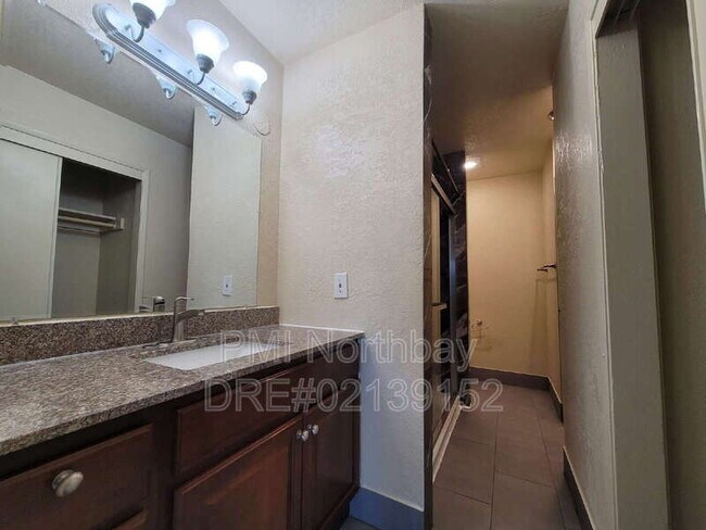 Building Photo - 1206 Dana Dr