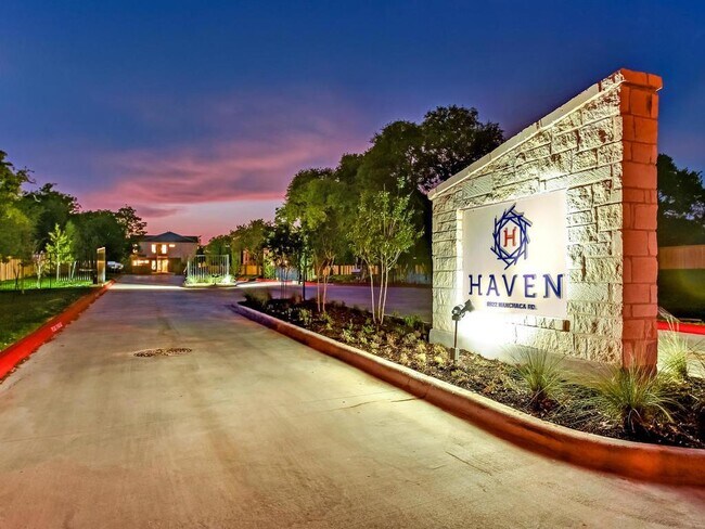 Building Photo - 8922 Menchaca Rd