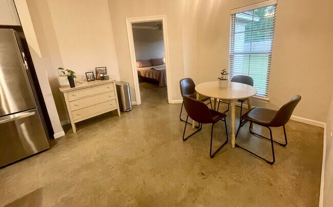 Building Photo - Beautiful 3 Bed/2 Bath for Rent in Germant...