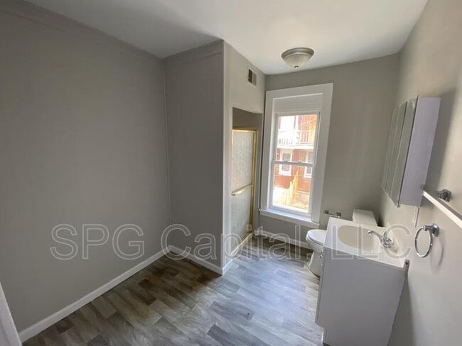 Building Photo - 502 Seneca St