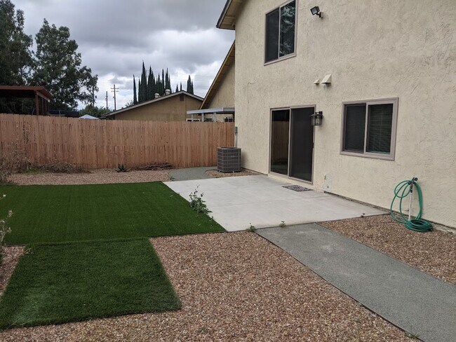 Building Photo - 4 Bed-2.5 Bath Two Story Home in San Diego