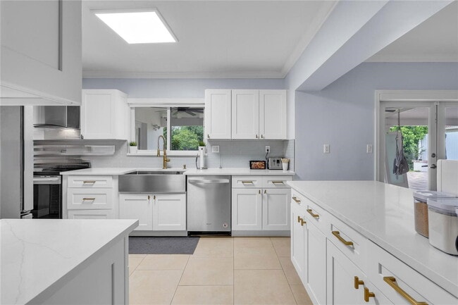 Building Photo - 1825 SW 125th Ct