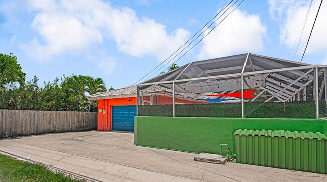 Building Photo - 532 N Palmway