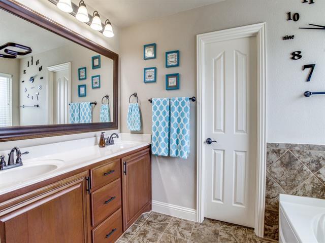 Building Photo - 804 Longhorn Drive