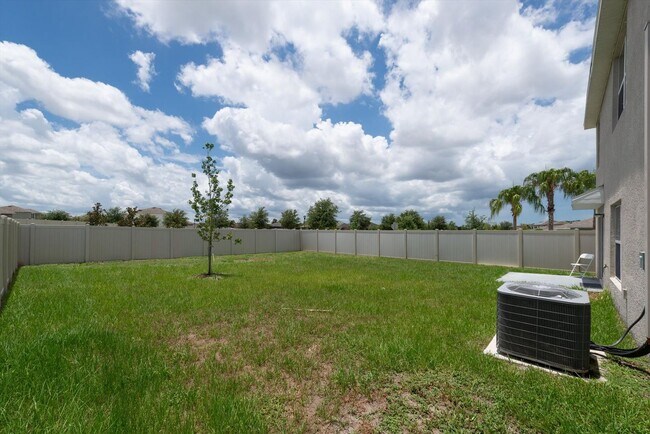 Building Photo - Available now in Wimauma | Spacious 5BR Home with 2,600+ Sqft