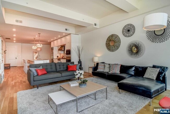 Building Photo - 9 Somerset Ln