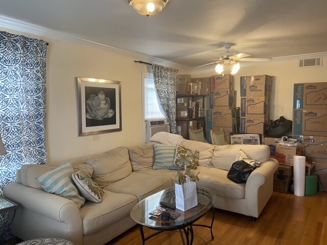 Living - 129 34th St