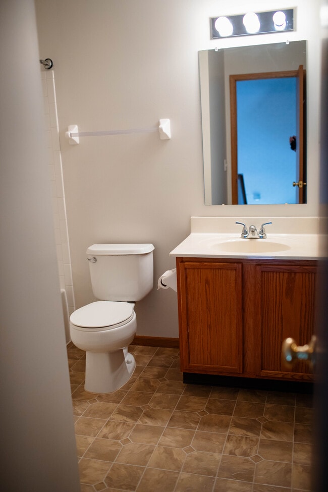 Building Photo - 5502 Poolbeg St