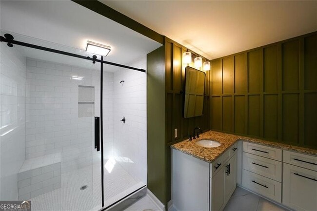 Building Photo - 701 Willow Ridge Dr NE