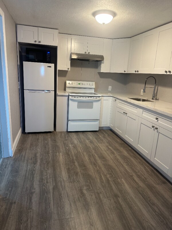 Building Photo - 1064 N Tamiami Trl