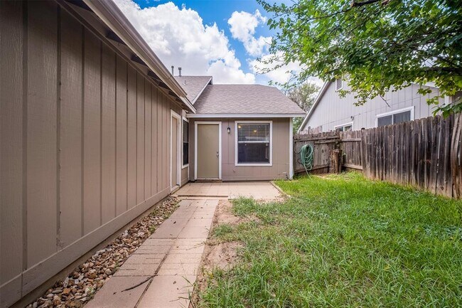 Building Photo - 12311 Alderbrook Dr