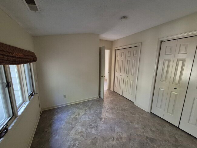office/smaller upstairs bedroom with two closets - 4422 Beechnut Ln