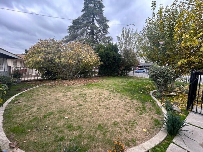Building Photo - 617 N Stine Rd