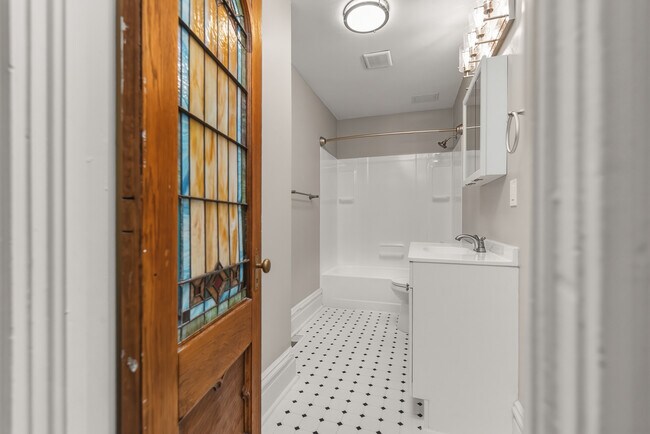 Building Photo - 1017 Ann Ave