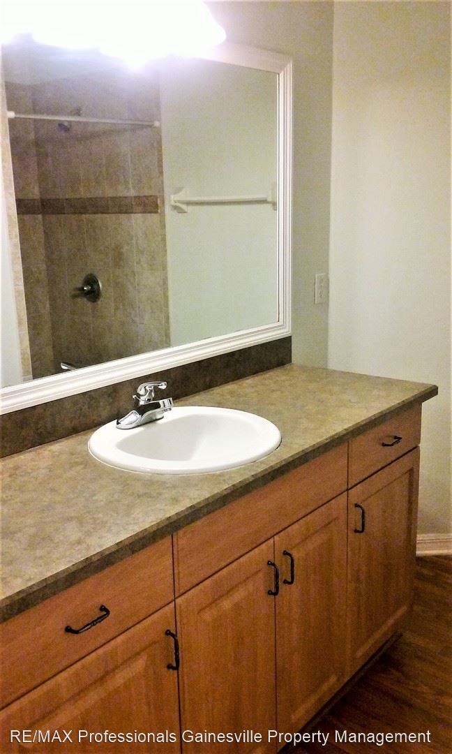 Building Photo - 3 br, 2.5 bath House - 162 SW 145th Drive #10