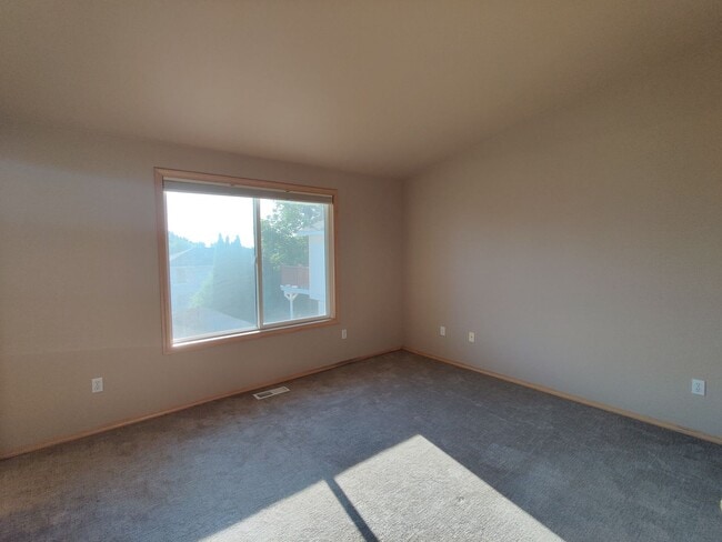 Building Photo - Horn Rapids Home with Bonus Room, Deck, an...