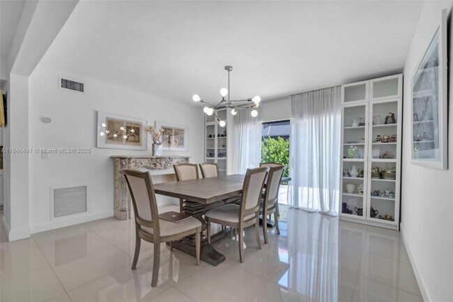 Building Photo - 3 bedroom in North Miami Beach FL 33179