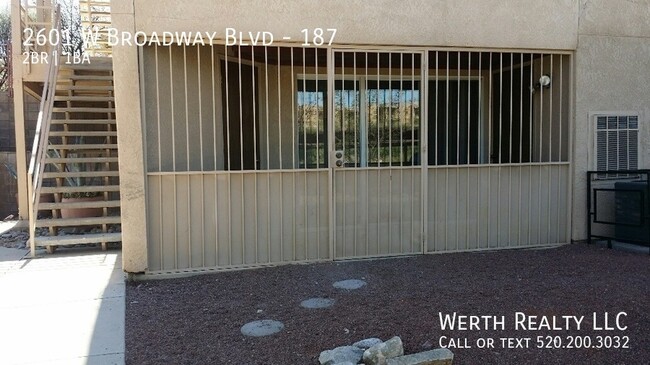 Building Photo - 2 Bedroom in walking distance to Pima West