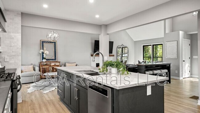 Building Photo - 870 Mitsy Ridge Dr