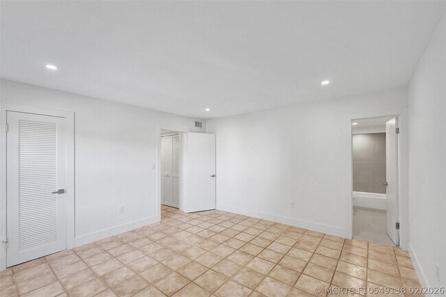 Building Photo - 4040 N Hills Dr