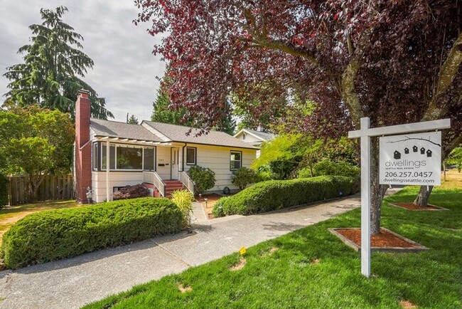 Primary Photo - Light and Bright West Seattle Charmer in H...