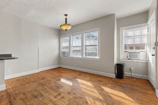 Building Photo - 5703 E Washington St