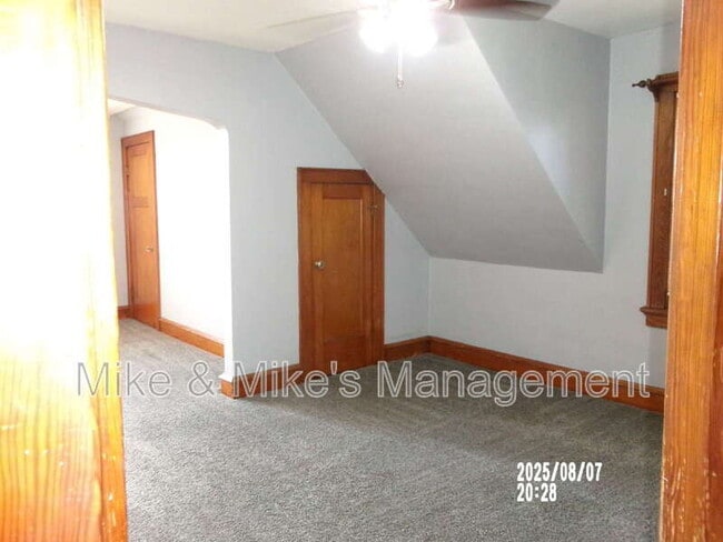 Building Photo - 1323 S 74th St