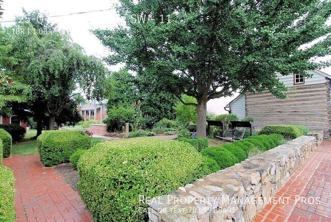 Building Photo - 125 Clubhouse Dr SW