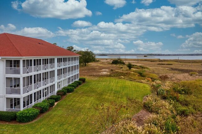 Building Photo - Sunset Heaven! Hard to Find Turtle Cay Riv...