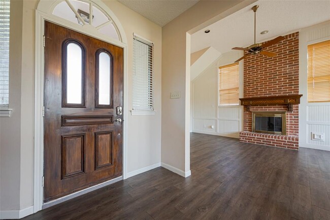 Building Photo - 606 Misty Creek Dr