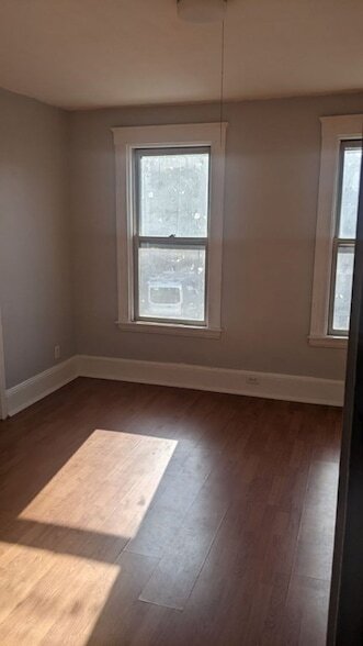 Building Photo - 137 Cedar St