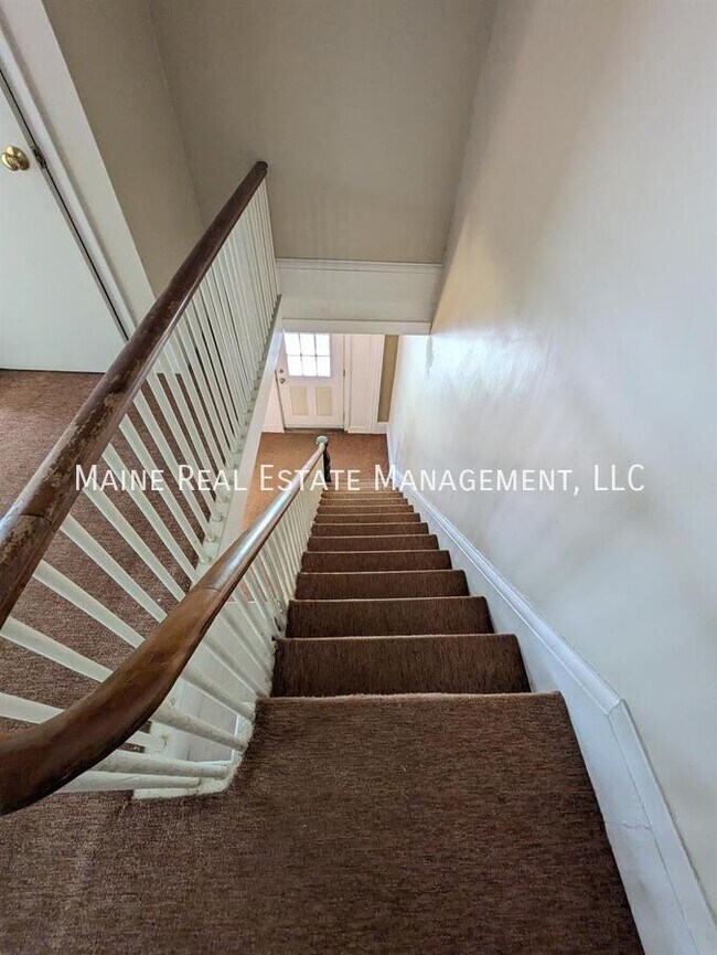 Building Photo - 15 Elm St