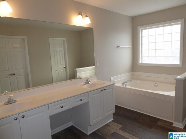 Building Photo - 2419 Forest Lakes Ln