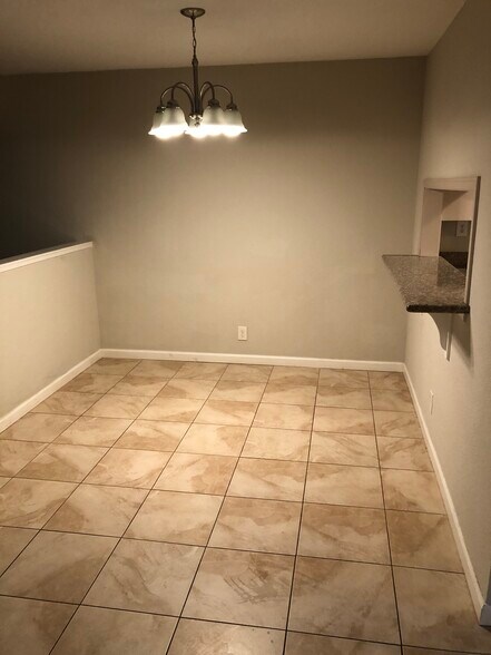 Dining area - 24352 Dover Ln