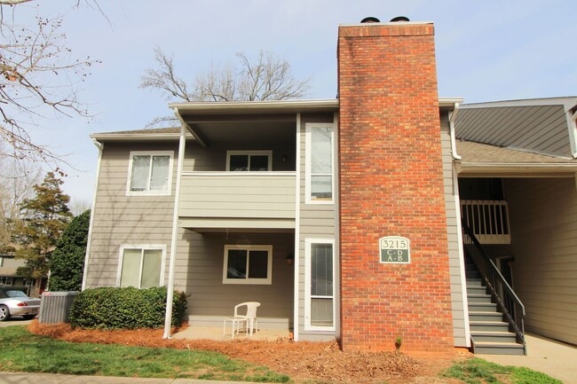 Building Photo - 2 Bedroom Condo In South Park!